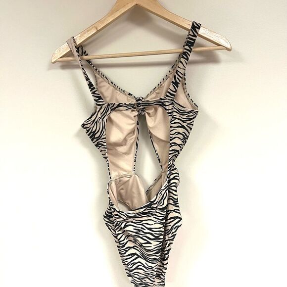 Hollister animal print cut out one piece Sz Sm - Picture 3 of 7